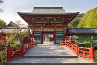 佐賀の山中に浮かぶ極彩色の楼閣――祐徳稲荷神社で、人生の転機を迎える